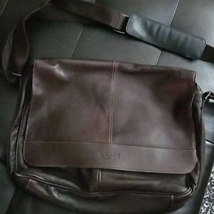 Kenneth Cole Reaction Leather Messenger Bag